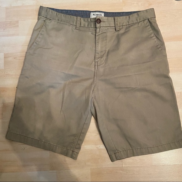 Billabong Other - Men’s billabong khaki shorts in size 34